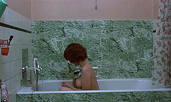 Actress - Delphine Seyrig: Movie - Jeanne Dielman, 23 Quai du Commerce, 1080 Bruxelles